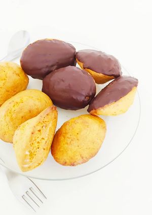 Une photo de Madeleines nature ou chocolat
