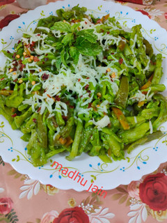 ग्रीन सॉस पास्ता (Green Sauce Pasta Recipe in Hindi) रेसिपी मुख्य फोटो