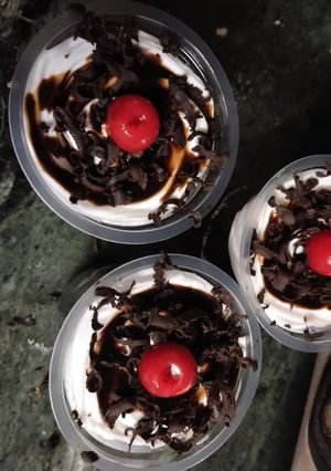 A picture of Oreo glass cake.