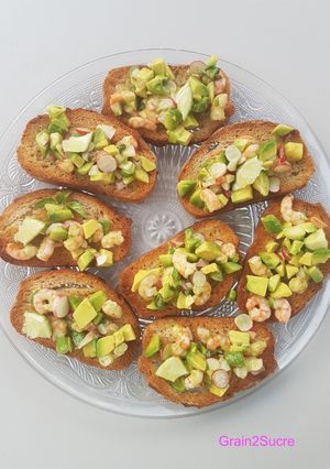 Une photo de Bruschetta à l'avocat et crevettes