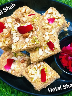 કાટલું પાક (Katlu Paak Recipe In Gujarati) રેસીપી મુખ્ય ફોટો