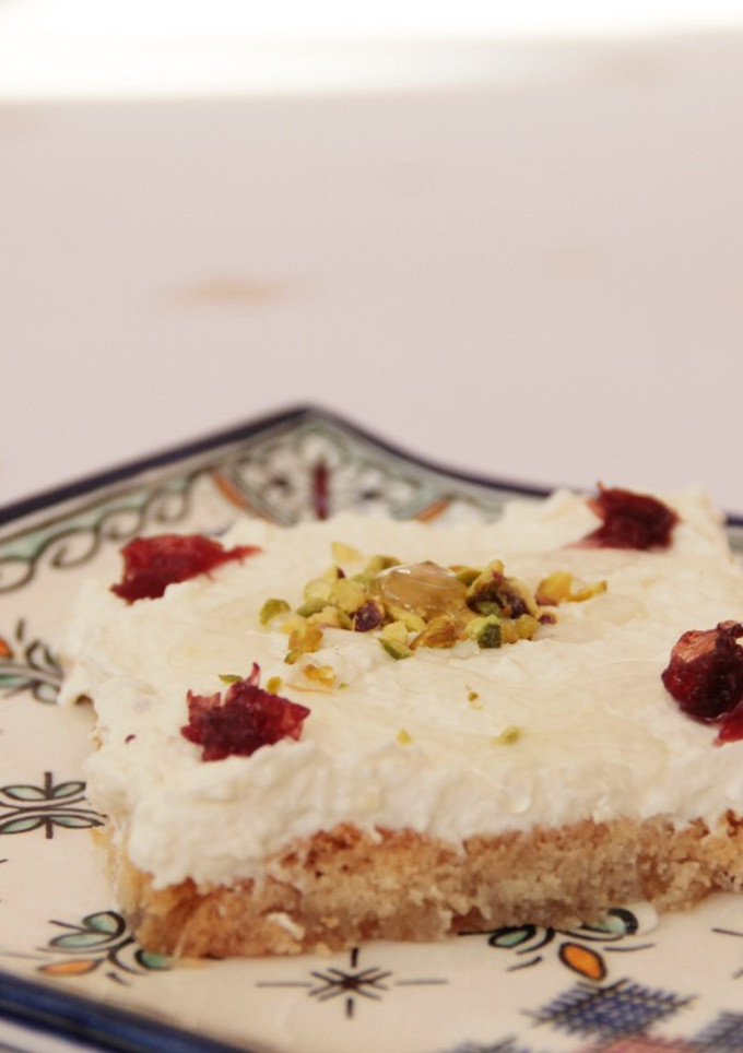Una foto de Knafeh de nata