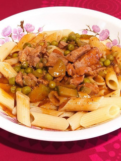 Zöldborsós, uborkás sertésragu recept fotója