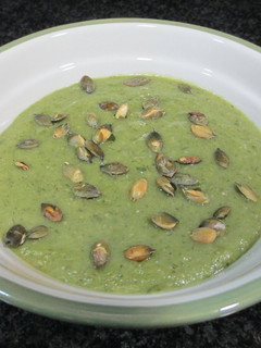Una foto de Crema de lechuga con kamut y buquet de aromas - veggie
