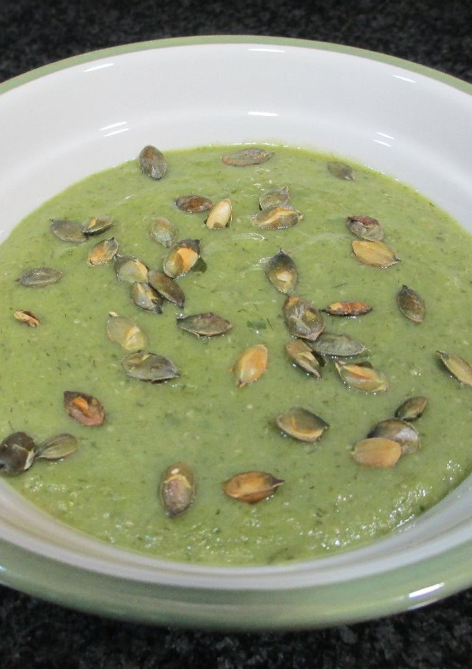 Una foto de Crema de lechuga con kamut y buquet de aromas - veggie