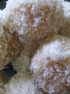 A picture of Coconut ladoo.