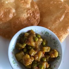 A picture of Aloo Gobhi Peas masala for poori, chapati/naan.