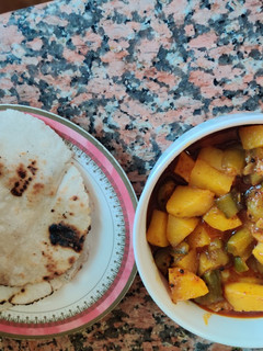 તુરીયા બટાકા નું શાક (Turiya Bataka Shak Recipe In Gujarati) રેસીપી મુખ્ય ફોટો