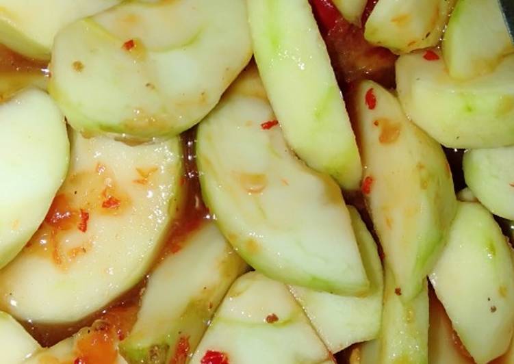 Asinan buah apel ijo