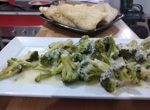 Una foto de Ensalada de brócoli con tahini