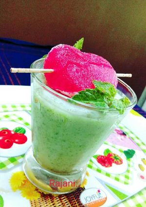 A picture of Minty chaas with rosey heart.