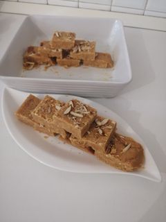 बेसन बर्फी(Besan barfi recipe in HindiI) रेसिपी मुख्य फोटो