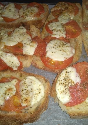 Foto di Bruschette di pane del giorno prima😋