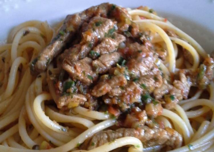 Spaghetti con straccetti di carne marinate