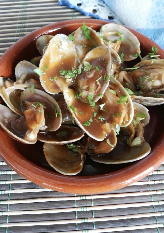 Una foto de Almejas a la andaluza