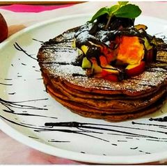 A picture of Chocolate and fruits pancakes.