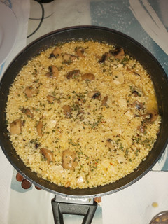 Una foto de Risotto con champiñón y pollo
