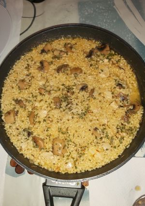 Una foto de Risotto con champiñón y pollo