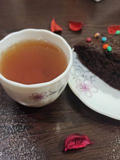 عکسی از دستور کیک شکلاتی و چای دارچین