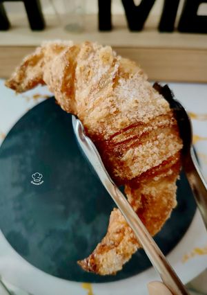 Una foto de Croissant con obleas de arroz