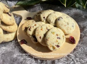 Foto resep 133. Cranberry Pistachio Shortbread Cookies 🇬🇧