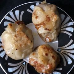 A picture of Momos (raw papaya filling).