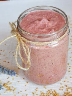 Una foto de Hummus de alubia roja con especias y semillas