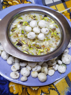 मखाने की खीर (makhane ki kheer recipe in Hindi) रेसिपी मुख्य फोटो