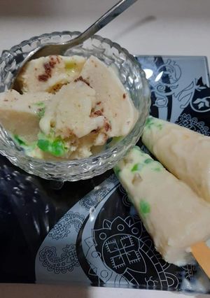 A picture of Thandai kulfi.