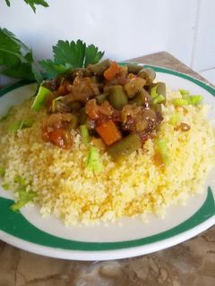 Una foto de Cuscús con judías verdes salteadas vegetariana