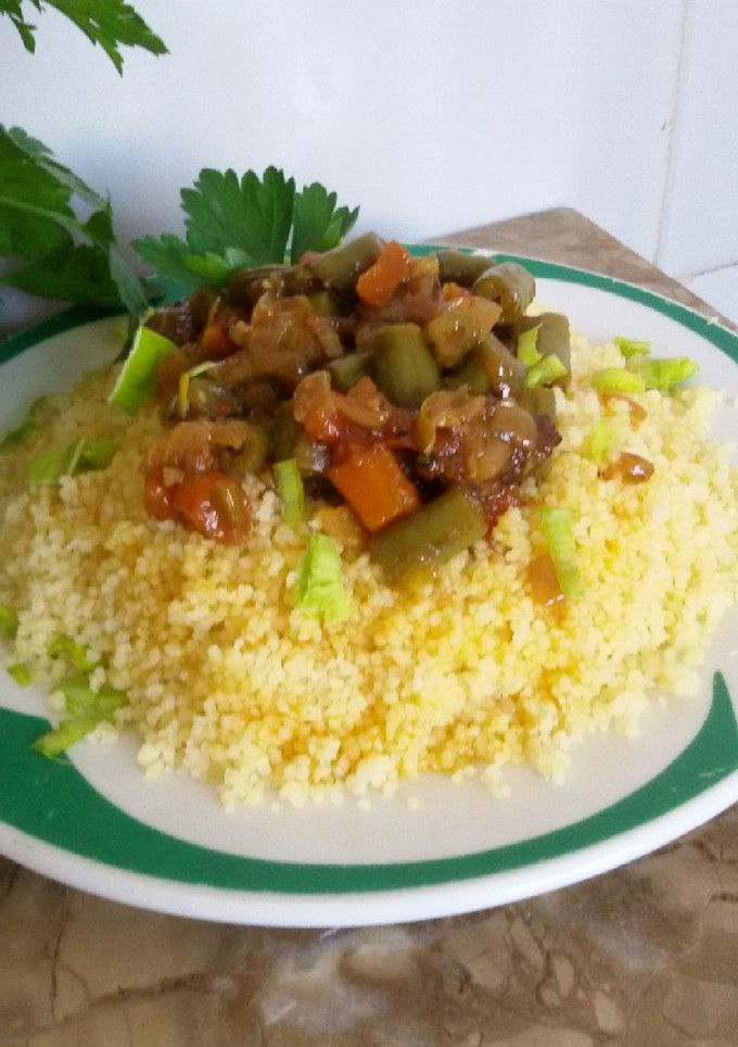 Una foto de Cuscús con judías verdes salteadas vegetariana