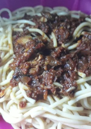 A picture of Spagetti with tomato sauce.