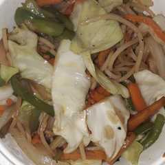 Una foto de Shop suey con fideos