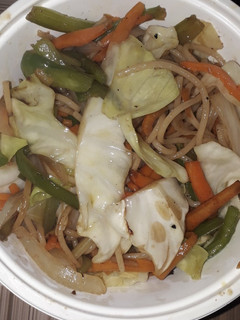 Una foto de Shop suey con fideos
