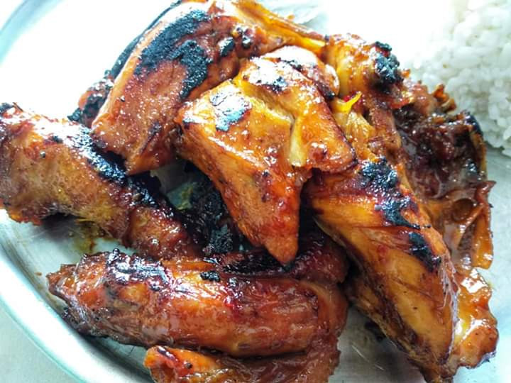 Cara Membuat Ayam panggang bumbu kecap by Bunda Rhu bhiee Untuk Pemula