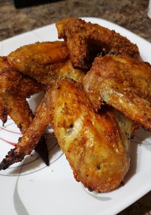 A picture of Home-baked Crunchy Chicken Wings.