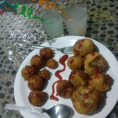 A picture of Super crispy bread rolls.