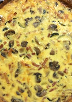 Una foto de Quiche Lorraine con champiñones y bacon