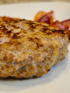 Una foto de Hamburguesa de queso y carne mixta