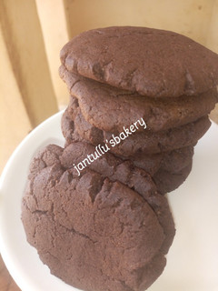 A picture of Eggless chacolate cookies.