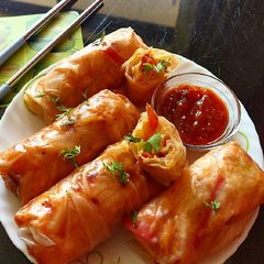 A picture of Vege Rice paper rolls.