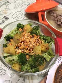 辣花生碎拌地瓜花椰菜溫沙拉 的食譜成品照片