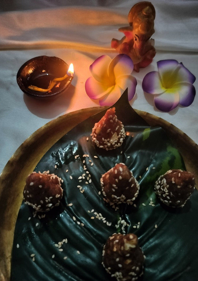 A picture of Dates modak.