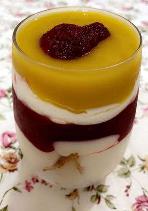 صورة لوصفة حلى كااسات المنجو والفراوله 🥭🍓
