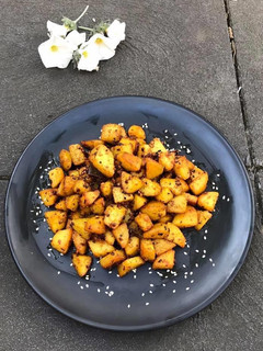 બટાકા ફ્રાય(bataka fry recipe in Gujarati) રેસીપી મુખ્ય ફોટો