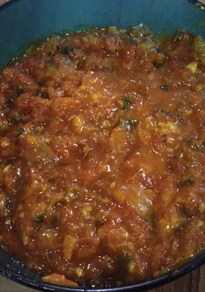 A picture of Home made pizza sauce mare style mein.