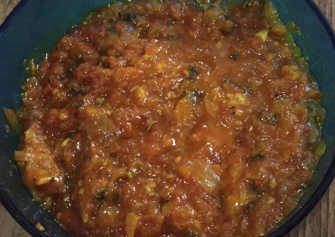 Home made pizza sauce mare style mein