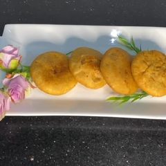 A picture of Aloo kachori.