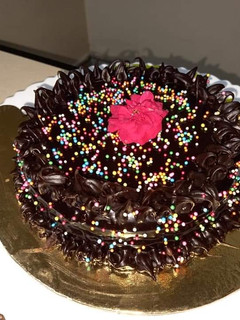 चॉकलेट केक (Chocolate cake recipe in Hindi) रेसिपी मुख्य फोटो