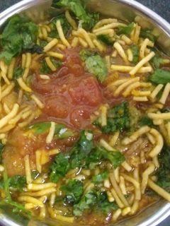 टमाटर सेव की सब्ज़ी (tamatar sev ki sabzi recipe in hindi) रेसिपी मुख्य फोटो